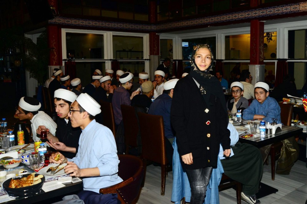 ak parti 2. bolge milletvekili aday adayi merve mermer den ogrencilere iftar